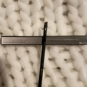 BH Cosmetics Angled Definer Brush